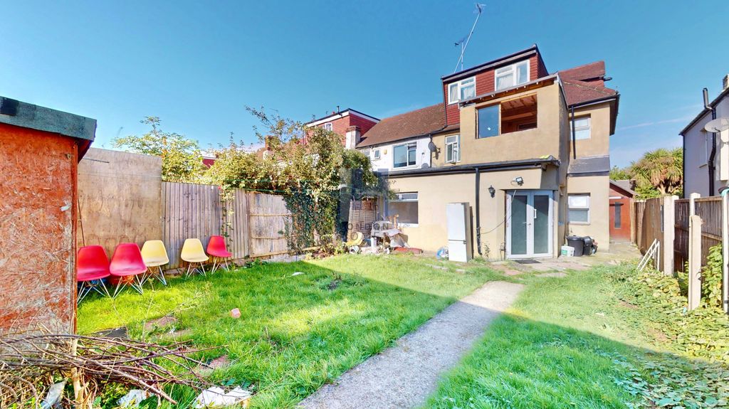 Property photo 2 of 18