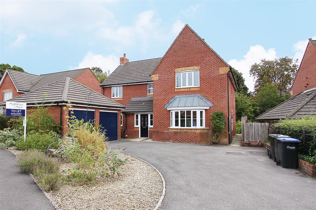 Property photo 1 of 22 Fruitfields Close (19).Jpg