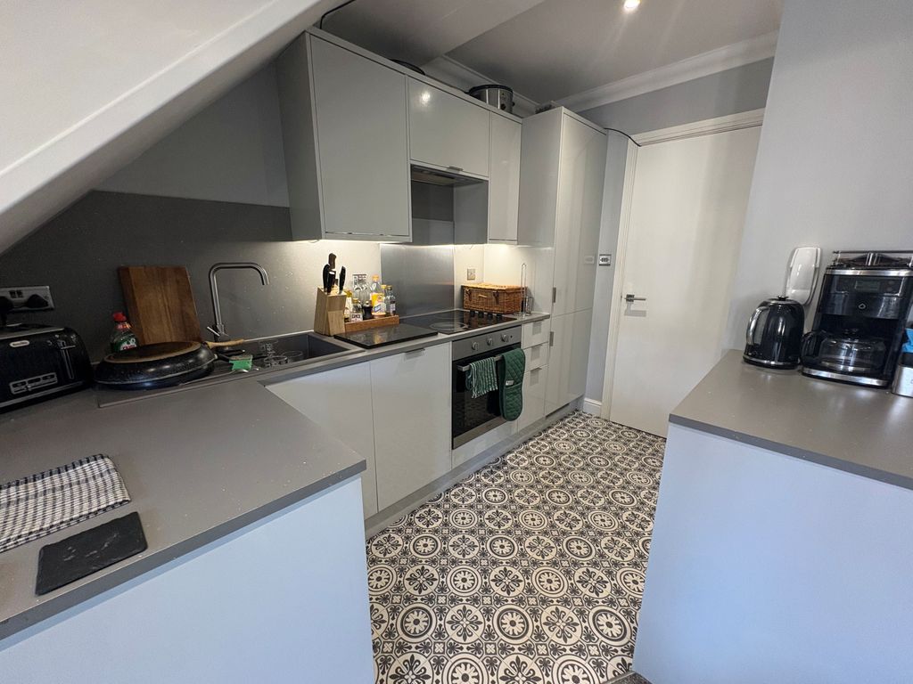 Property photo 2 of 10 Kitchen