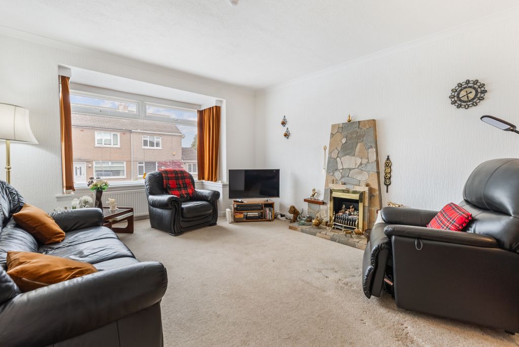 Property photo 2 of 32