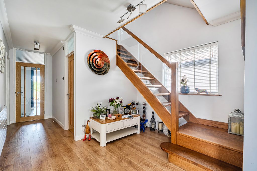 Property photo 2 of 20 Hallway