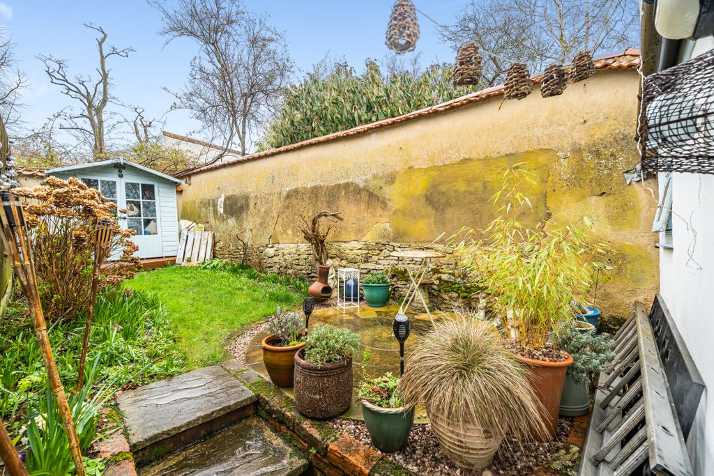 Property photo 2 of 7 Garden (9)