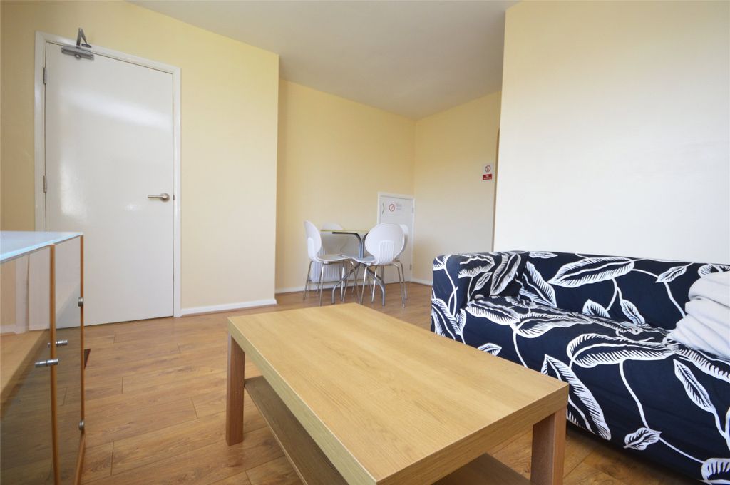 Property photo 2 of 16 Lounge