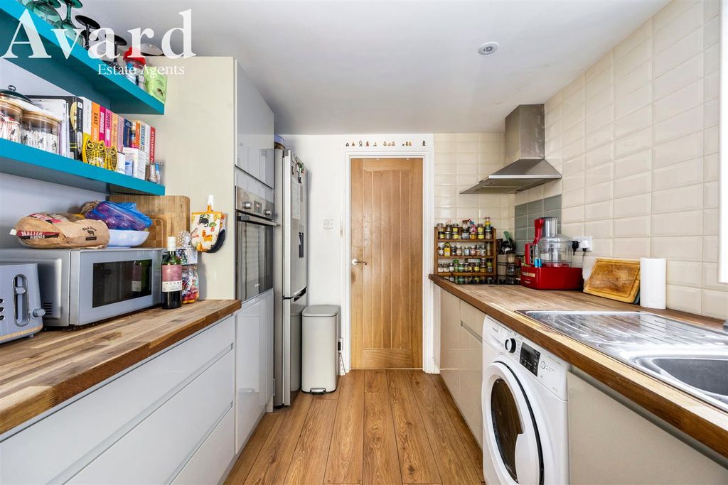 Property photo 2 of 19 Vere Road, 48A-013.Jpg