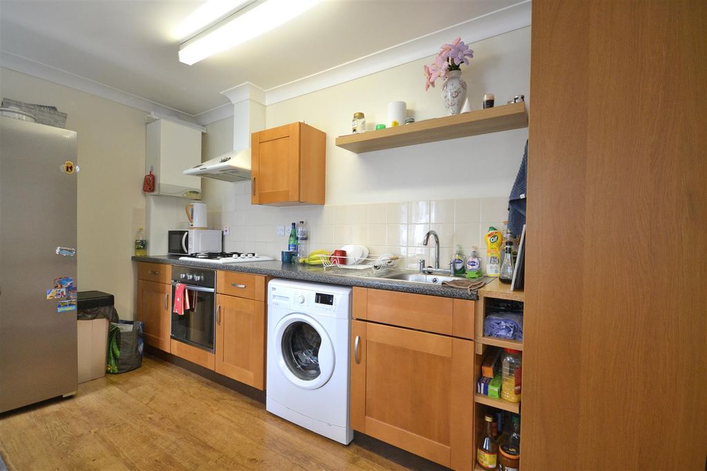 Property photo 3 of 11 Lounge/Kitchen