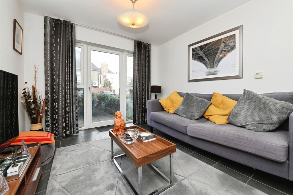 Property photo 3 of 20