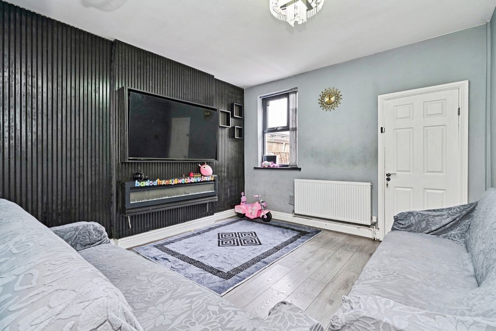 Property photo 2 of 15 Pbox-Img.Jpg