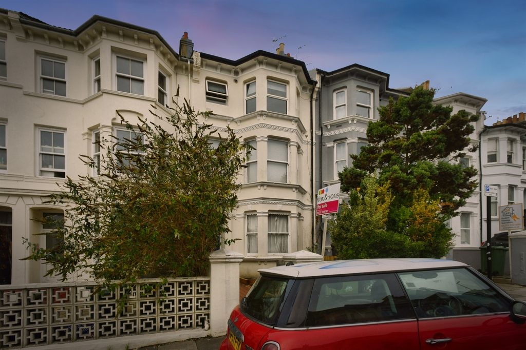 Property photo 1 of 18