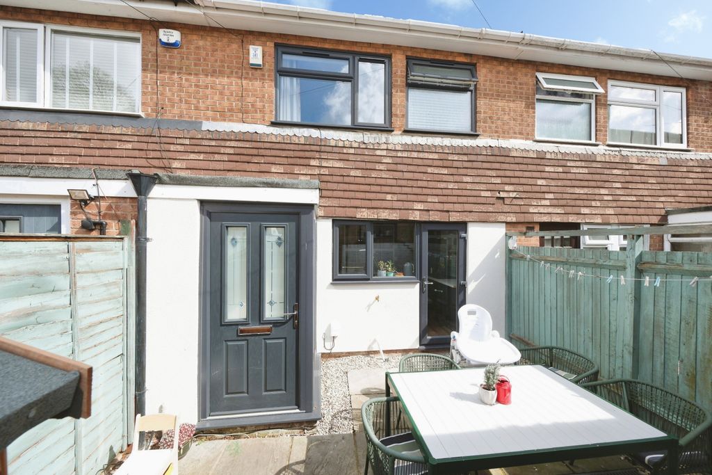 Property photo 2 of 18 Front Garden