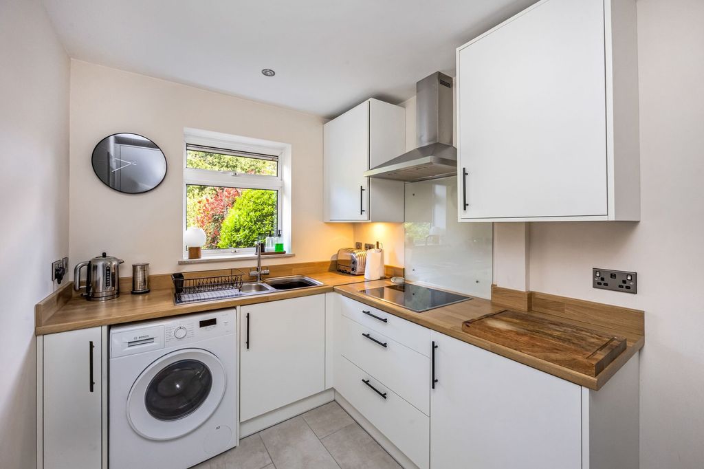 Property photo 3 of 18 Kitchen