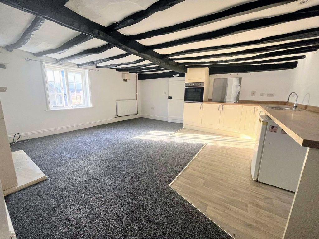 Property photo 1 of 11 Living Room