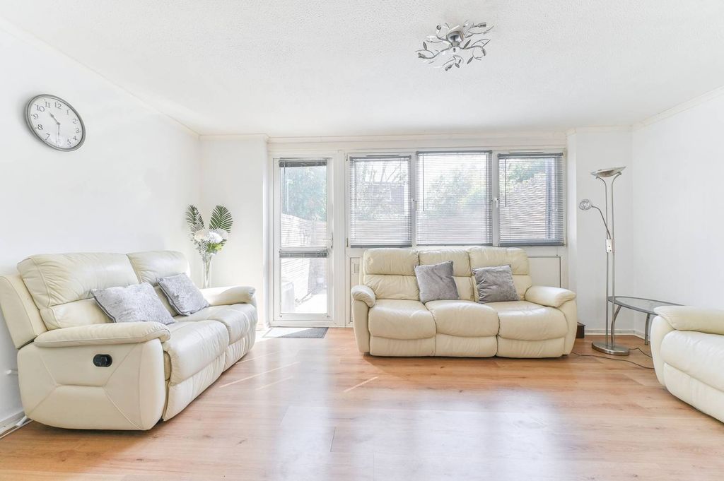 Property photo 1 of 23