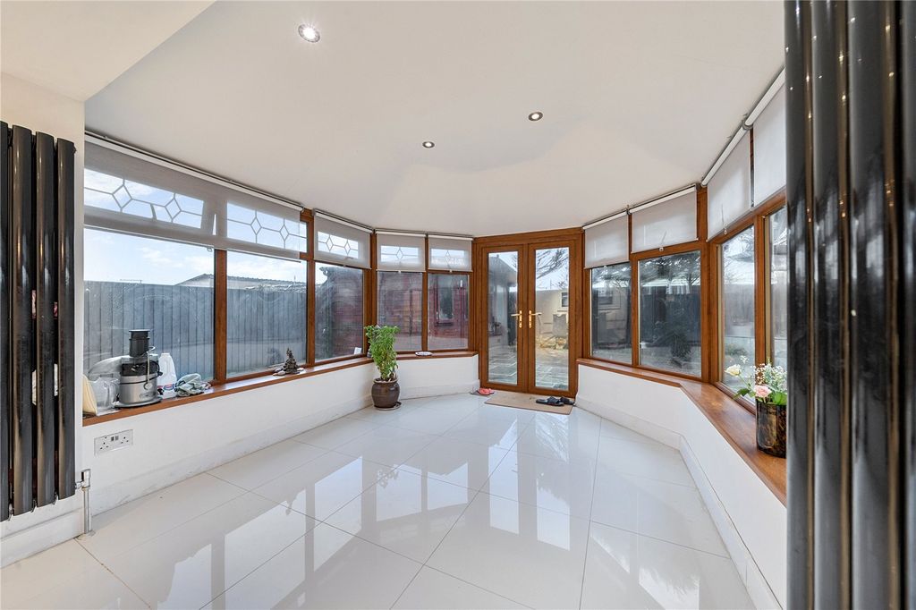 Property photo 3 of 18 Picture No. 05