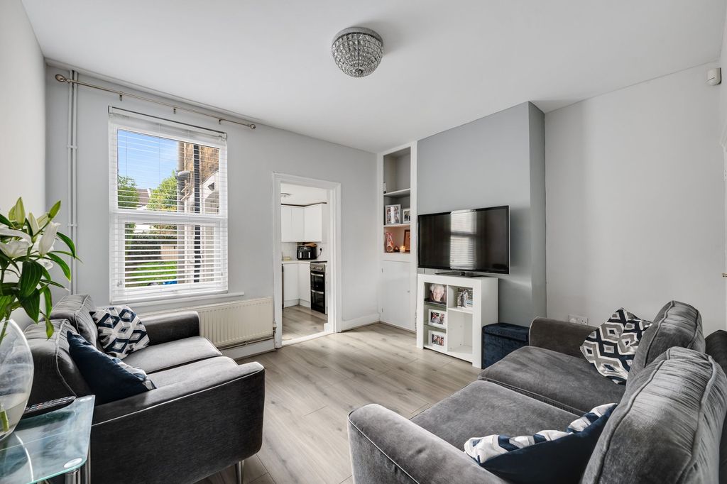 Property photo 2 of 8