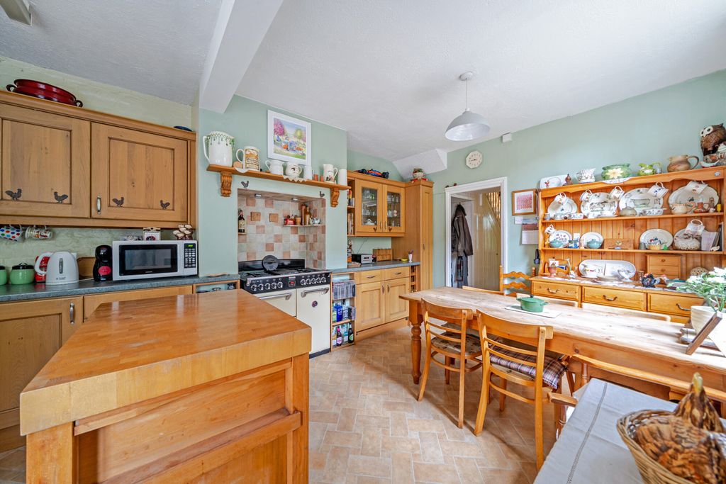 Property photo 2 of 20 1295631-9-68262Ea...