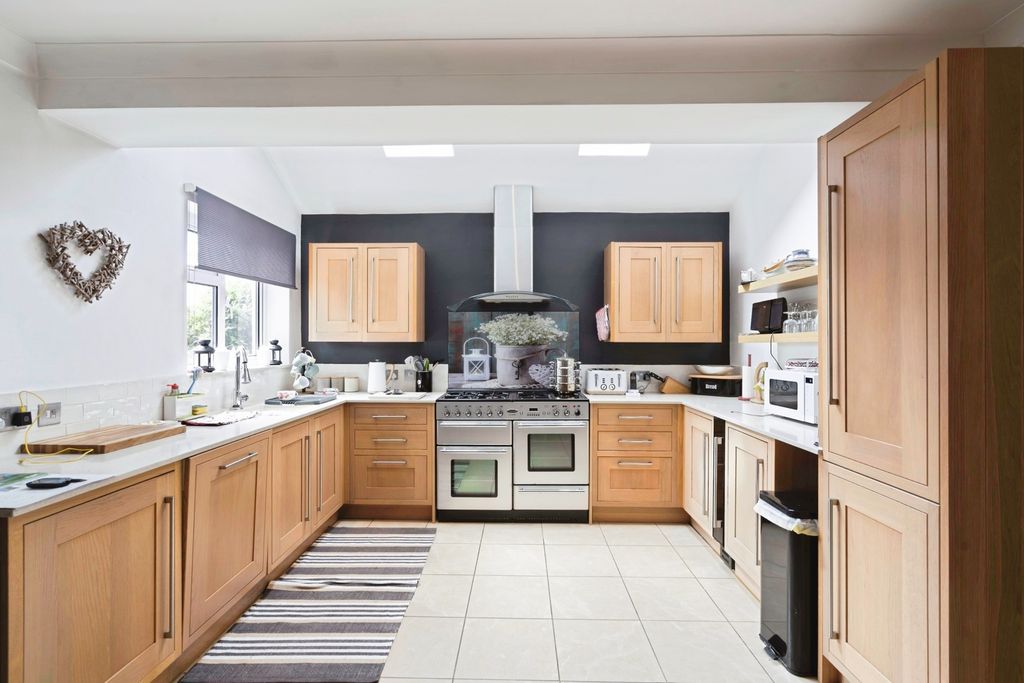 Property photo 3 of 24 Pbox-Img.Jpg