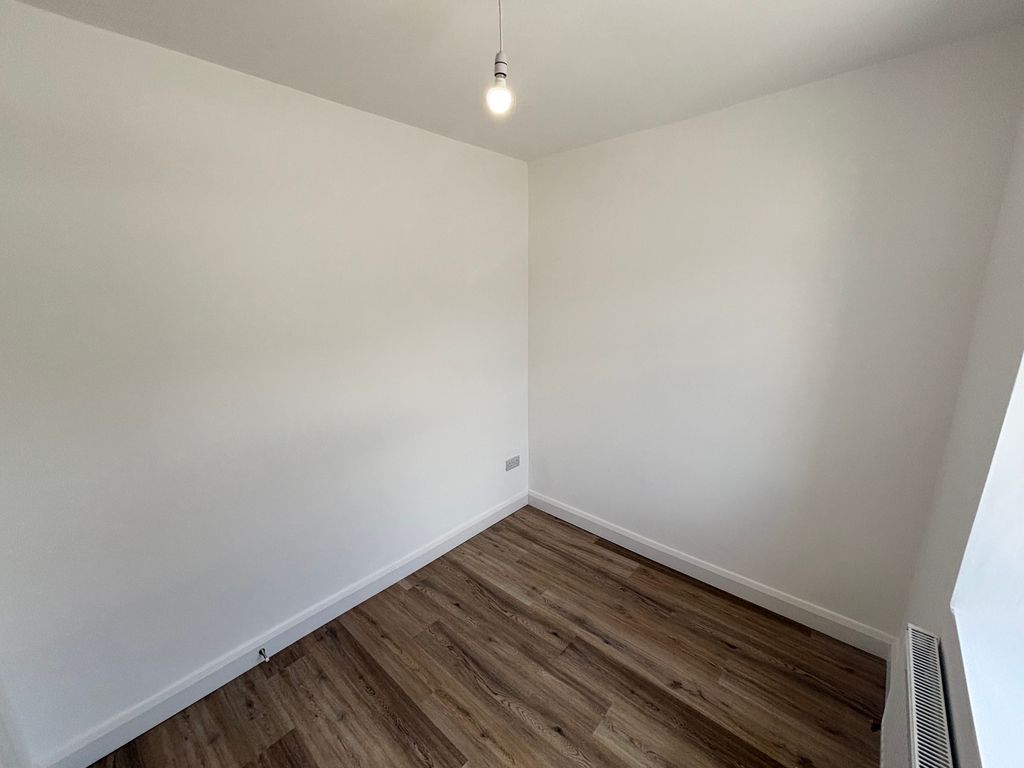 Property photo 3 of 45