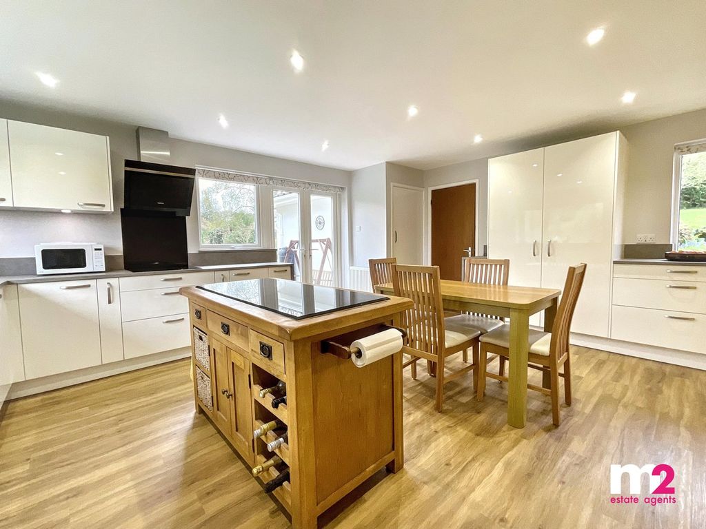 Property photo 2 of 28