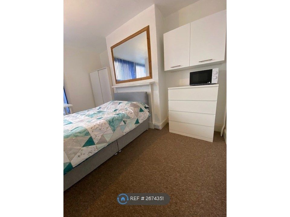 Property photo 2 of 8 Bedroom