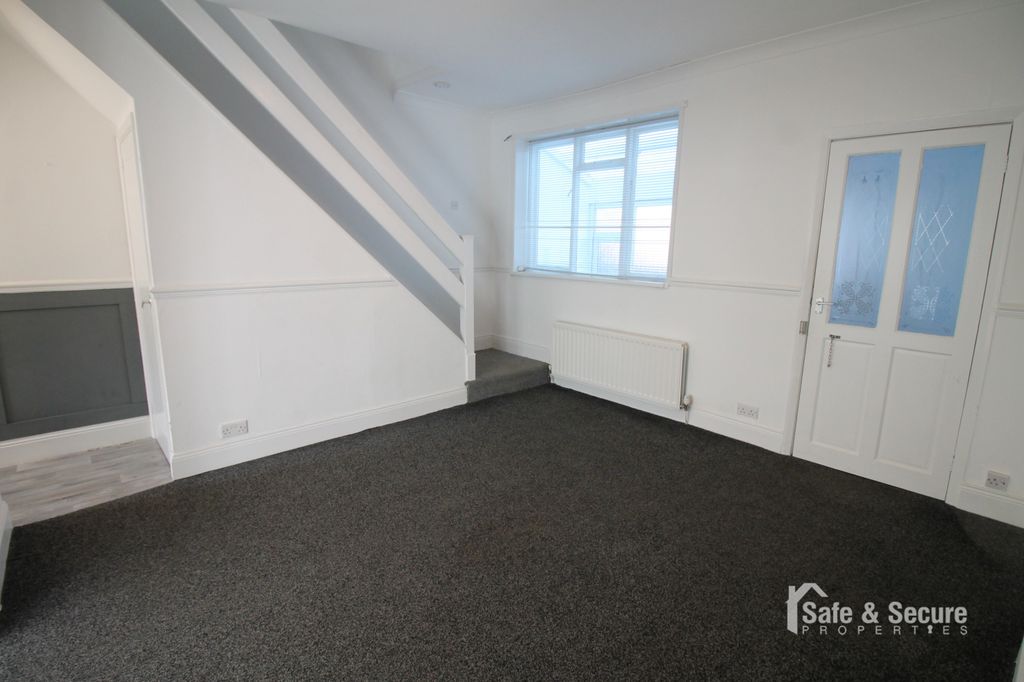 Property photo 3 of 9 Dining Room