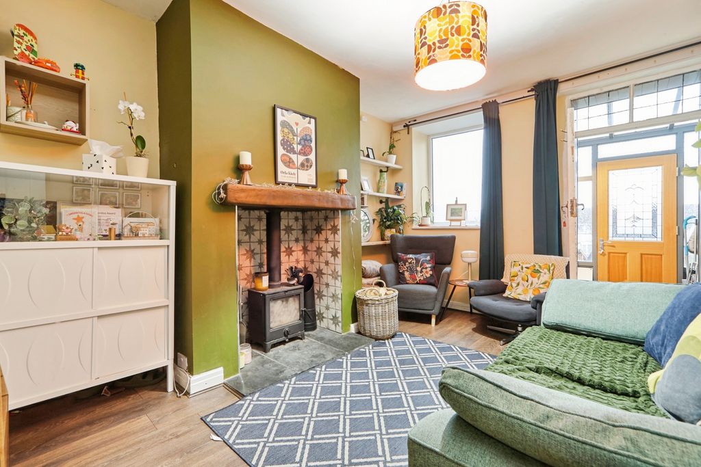 Property photo 2 of 20 Lounge