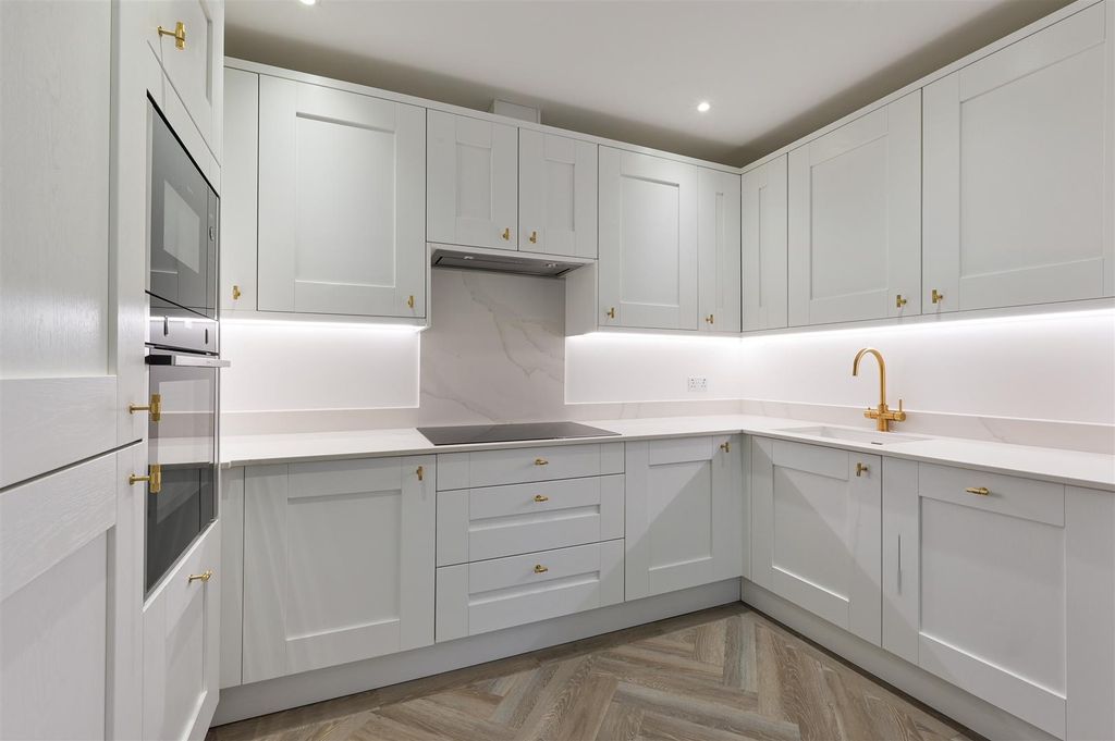 Property photo 3 of 14 Field View Flat (1).Jpg