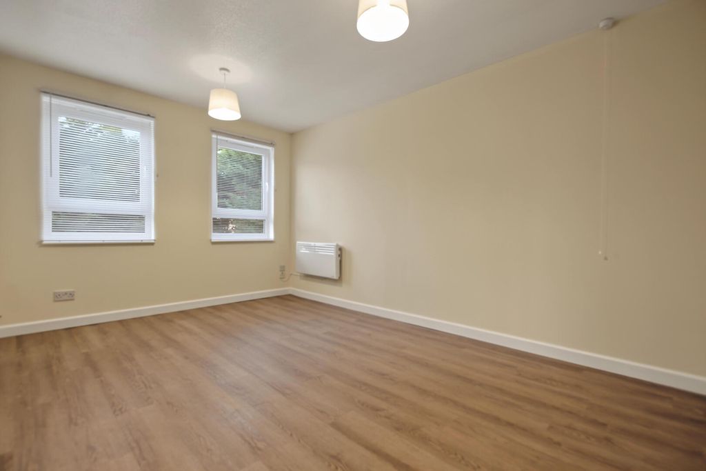Property photo 2 of 4 Living Room