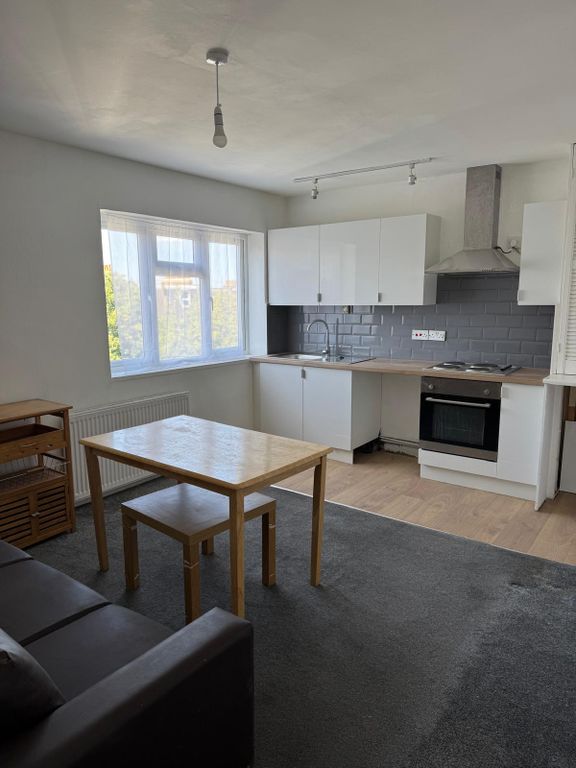 Property photo 1 of 8 2 Double Bed Flat