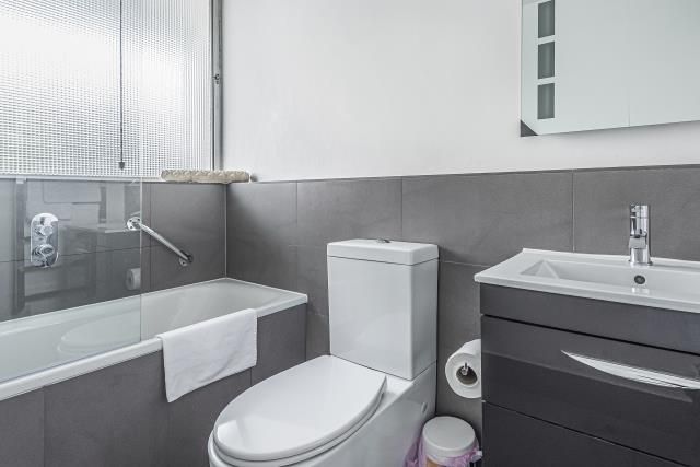 Property photo 3 of 10 Bathroom