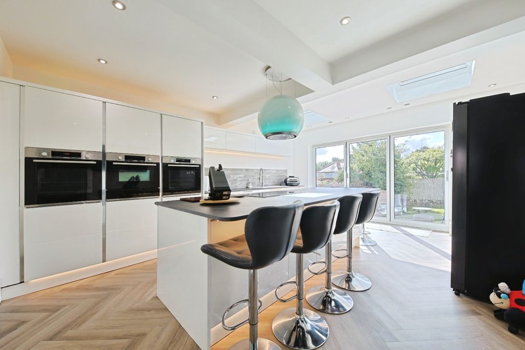 Property photo 3 of 17 4516237