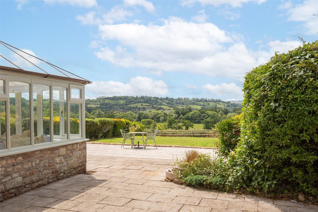 Property photo 1 of 32 Picture No. 05
