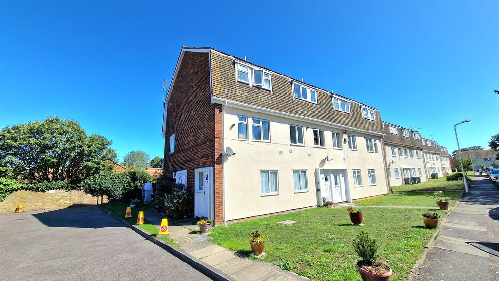 Property photo 1 of 12 2 Woodford .Jpeg