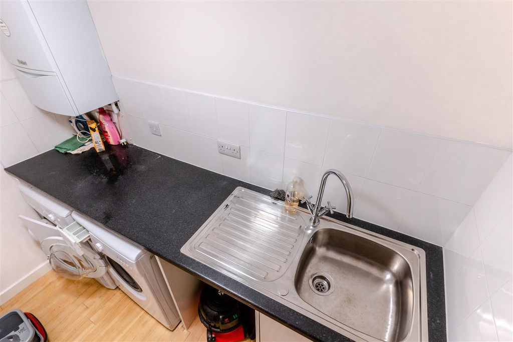 Property photo 3 of 13 Approach