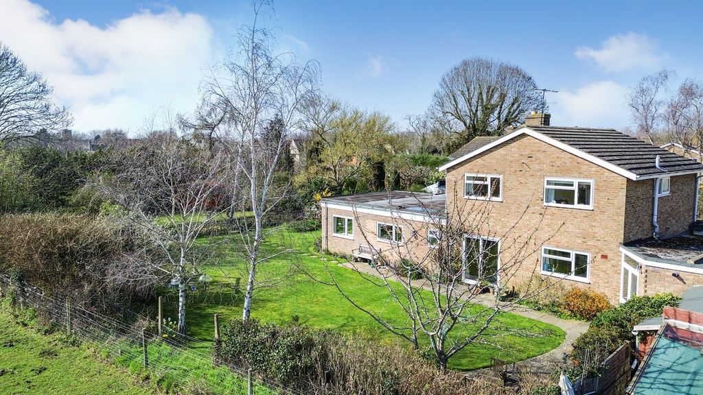 Property photo 2 of 28 Rear Garden