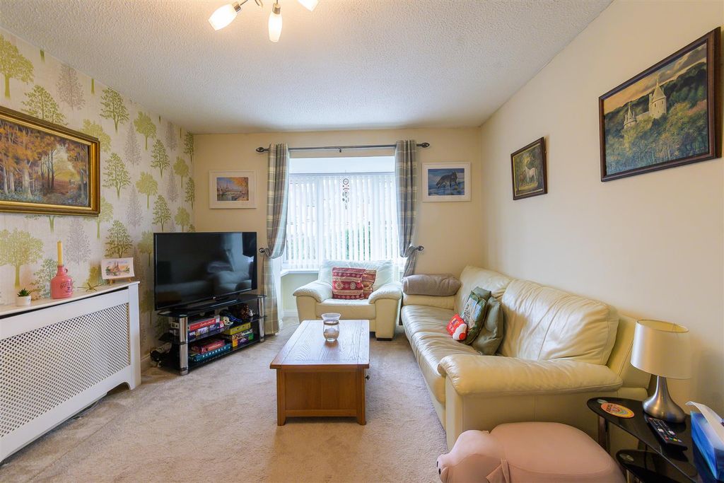 Property photo 3 of 14 Living Room/Kitchen