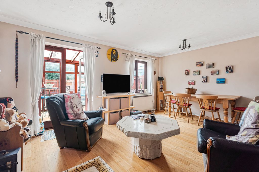 Property photo 2 of 17