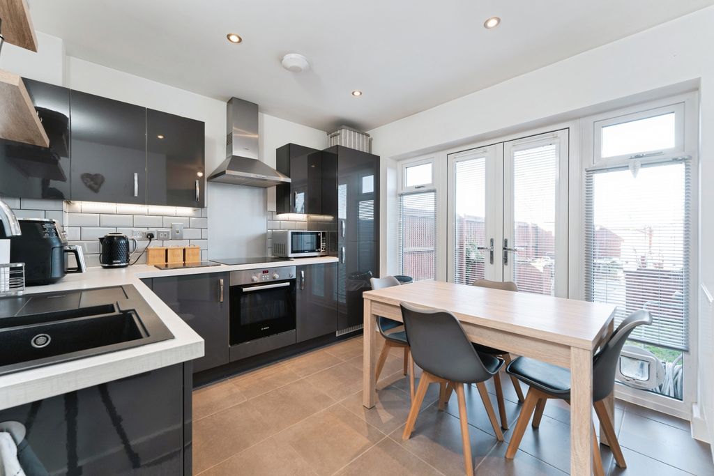 Property photo 1 of 15 Kitchen Diner