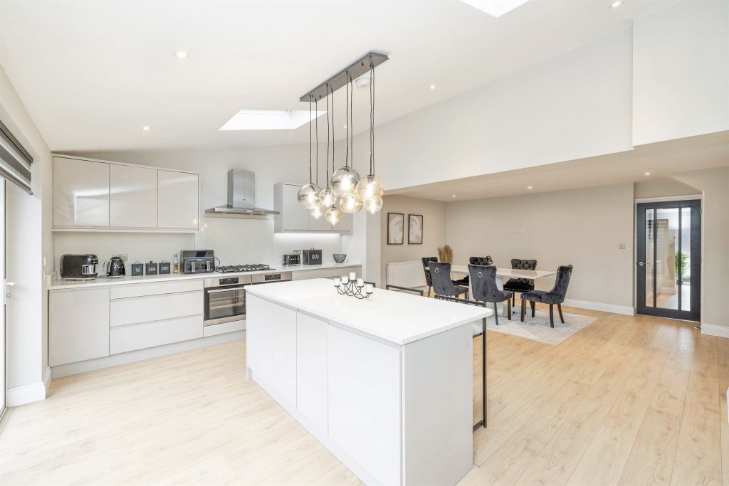 Property photo 3 of 23