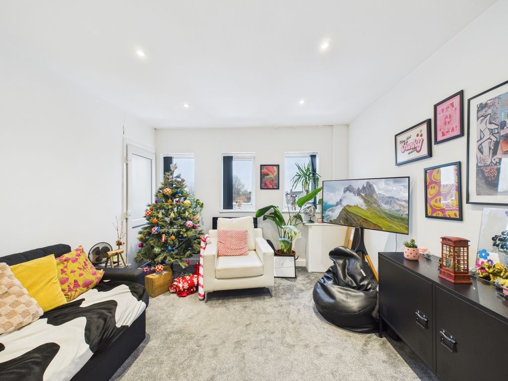 Property photo 2 of 12 Cam02023G0-Pr0188-Still007