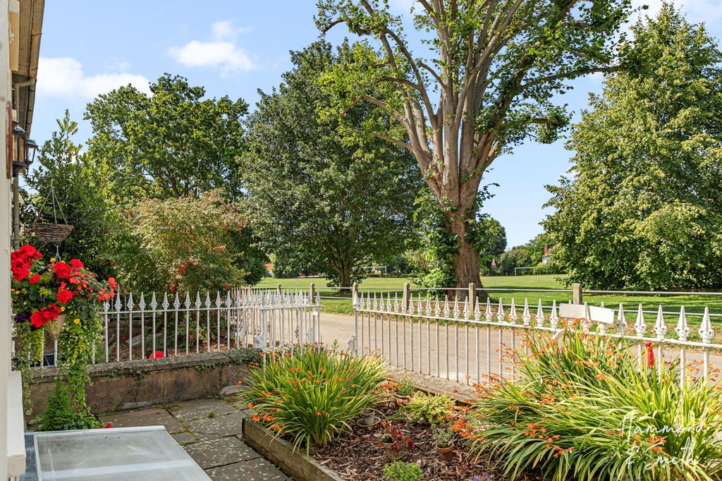 Property photo 2 of 23