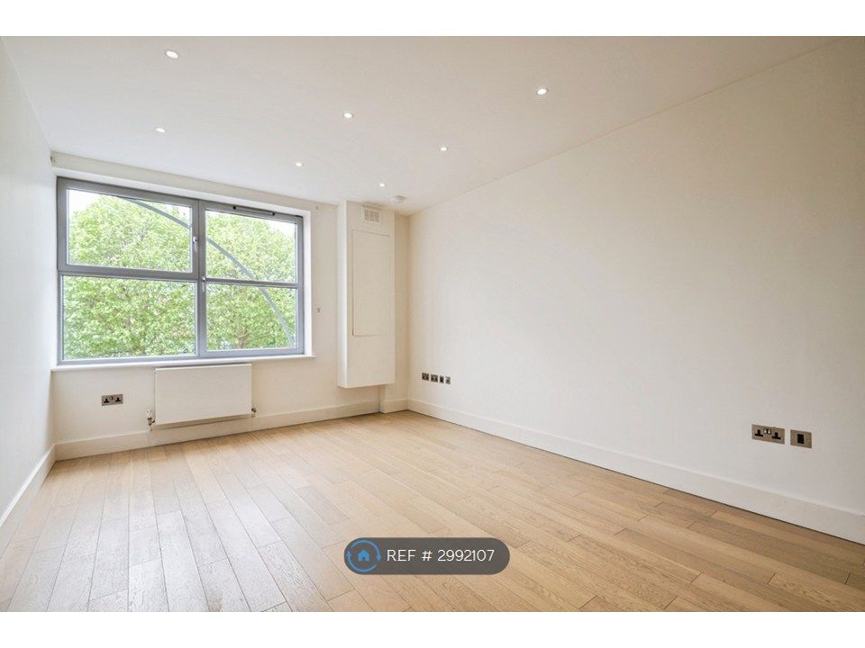 Property photo 3 of 14 Bright And Spacious Reception Room