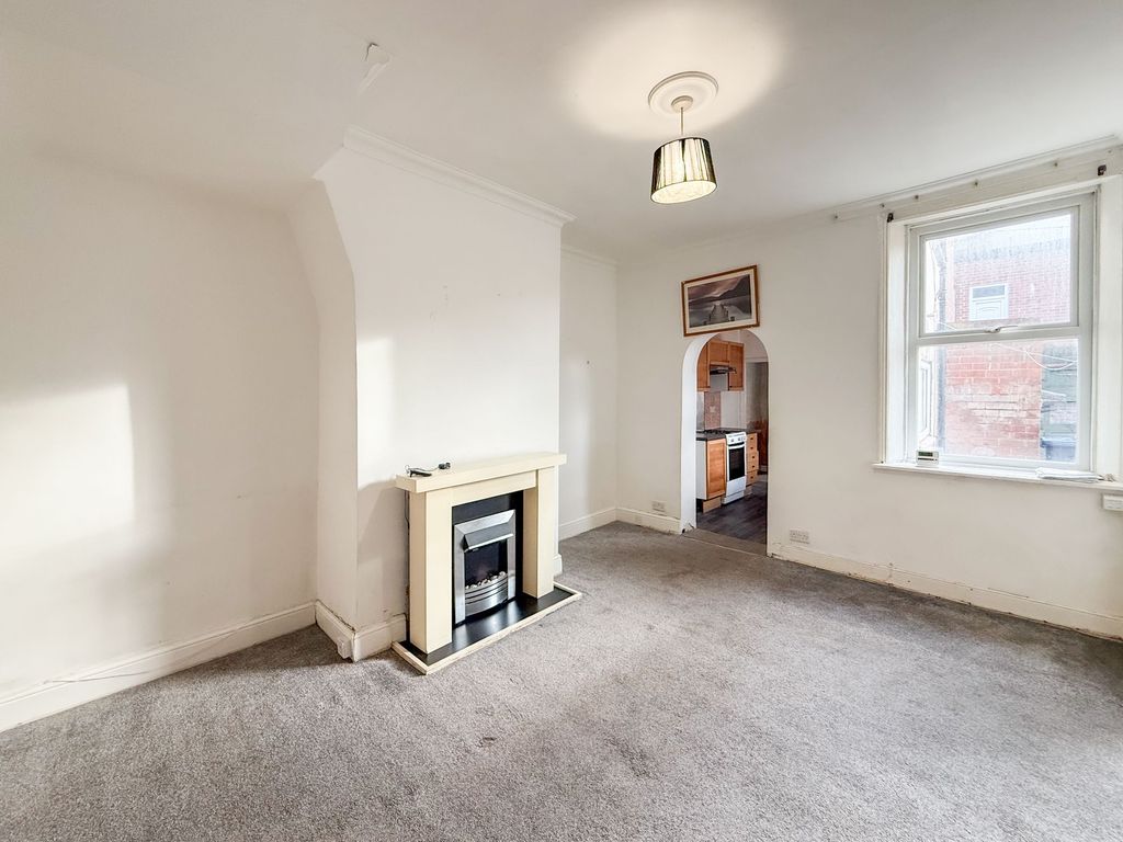 Property photo 2 of 8 Lounge