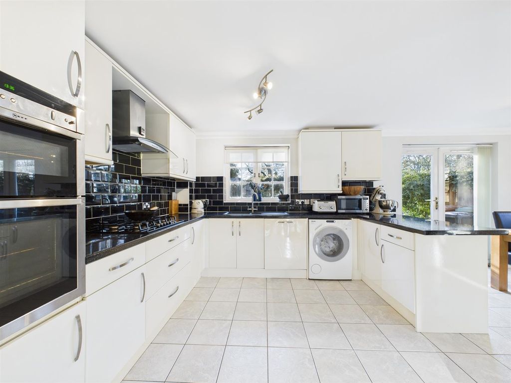 Property photo 2 of 16 Cam02885G0-Pr0514-Still010.Jpg