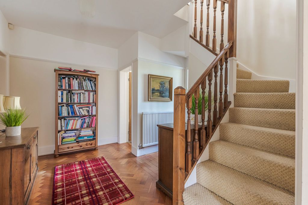 Property photo 3 of 46