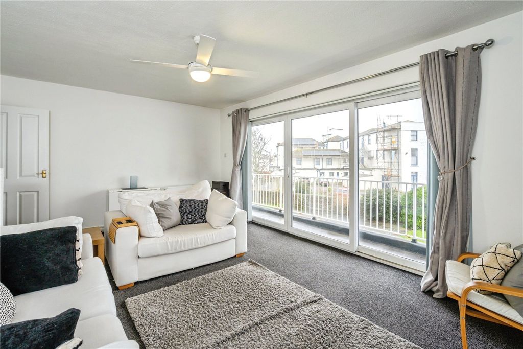 Property photo 3 of 20 Picture No. 11