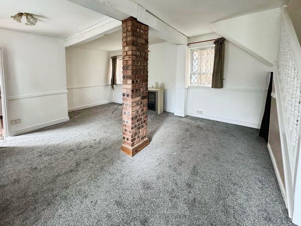 Property photo 3 of 7 Living/Dining Room