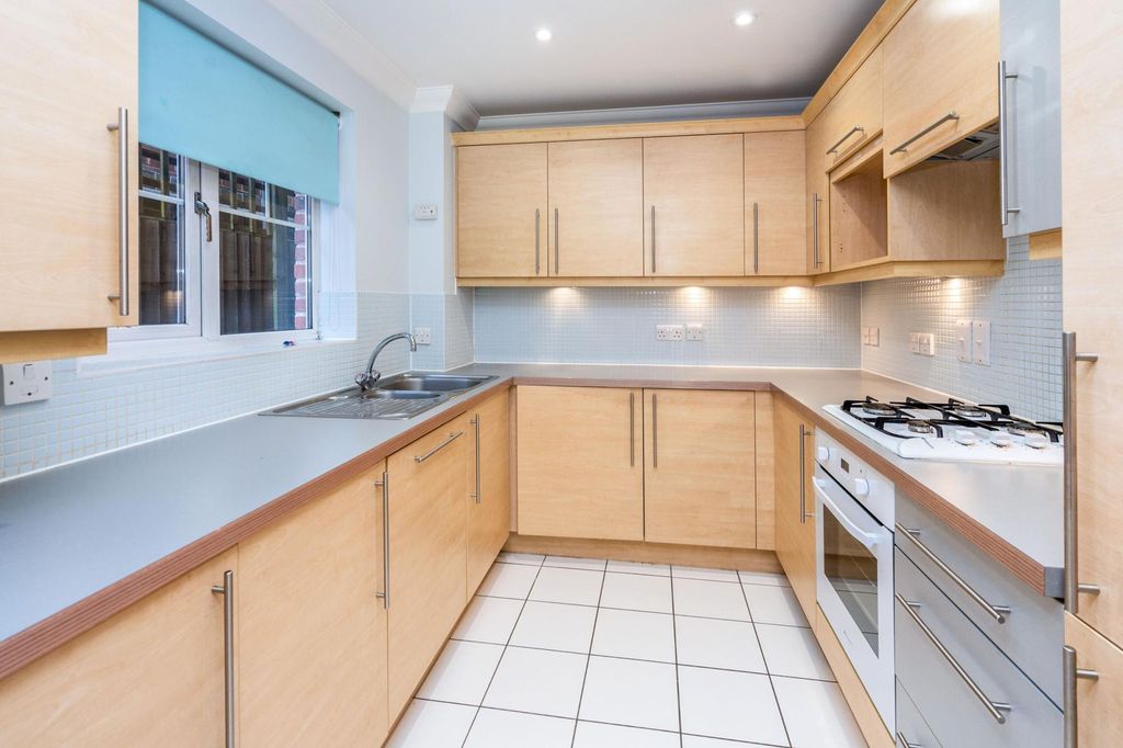 Property photo 2 of 11 2