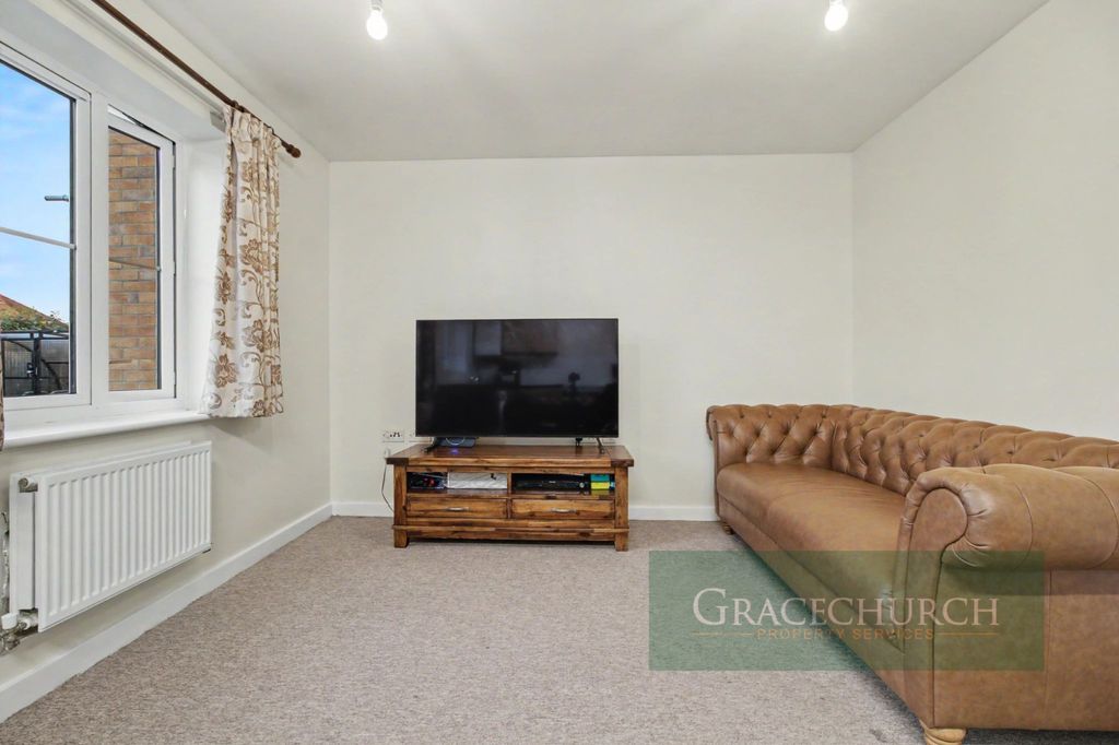 Property photo 2 of 13 Lounge