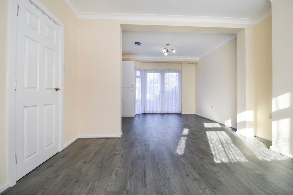 Property photo 2 of 17 Gallery