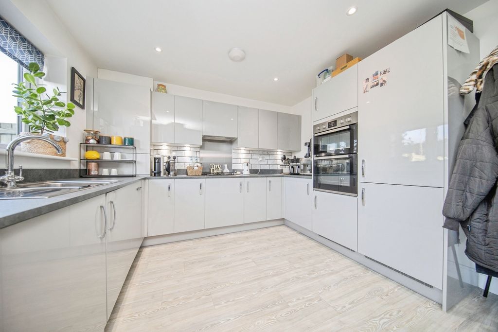 Property photo 3 of 17 Pbox-Img.Jpg